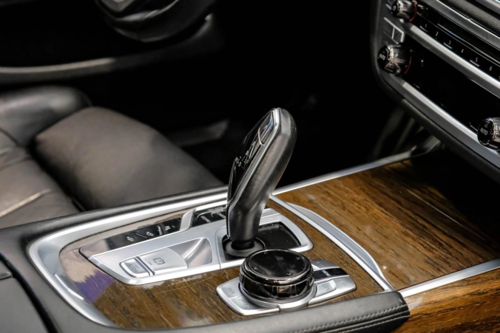 2016 BMW 7 Series Image 30