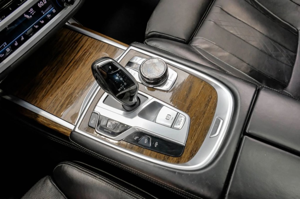 2016 BMW 7 Series Image 31
