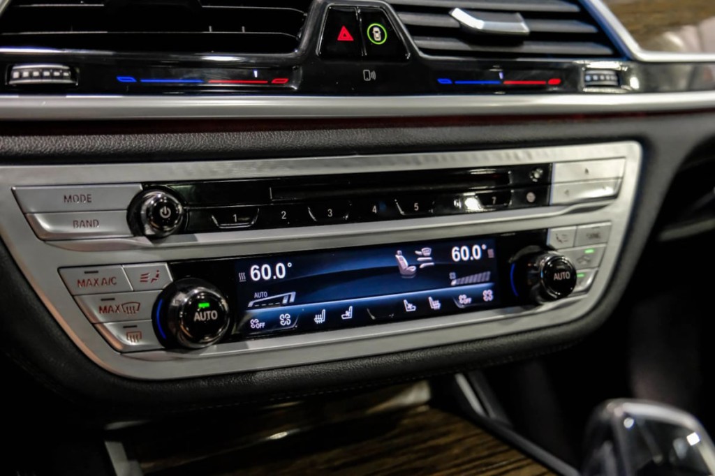 2016 BMW 7 Series Image 34