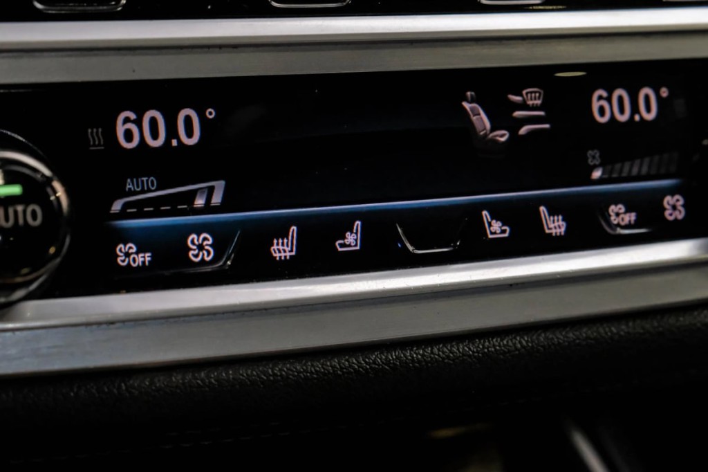 2016 BMW 7 Series Image 35