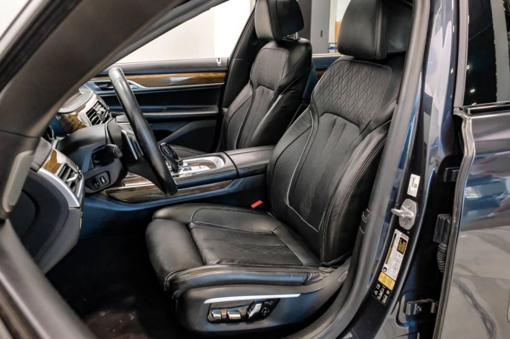 2016 BMW 7 Series Image 40