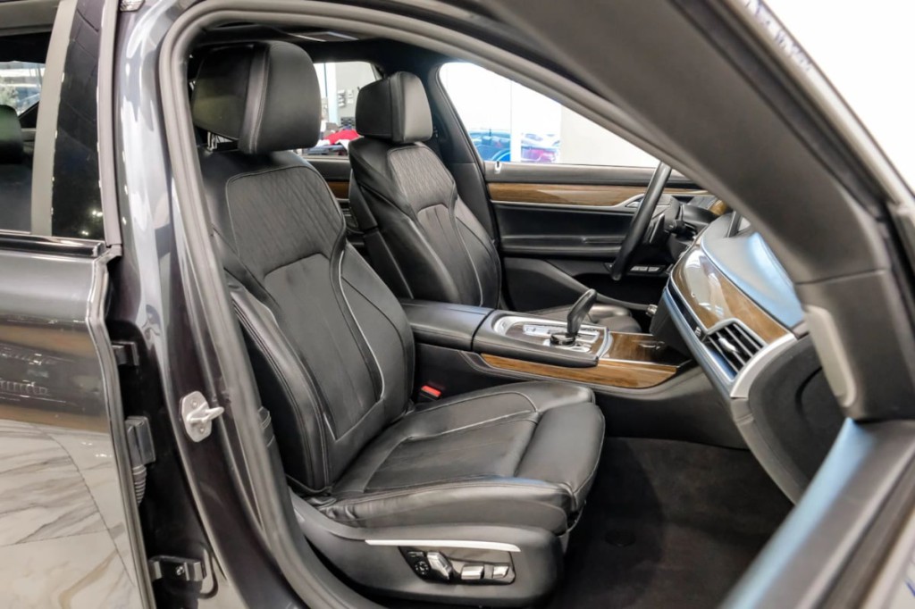 2016 BMW 7 Series Image 42