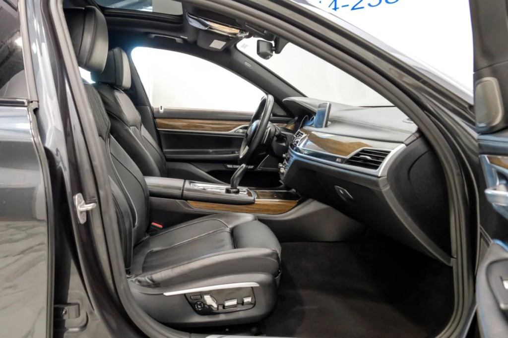 2016 BMW 7 Series Image 43
