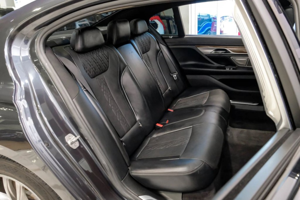 2016 BMW 7 Series Image 45