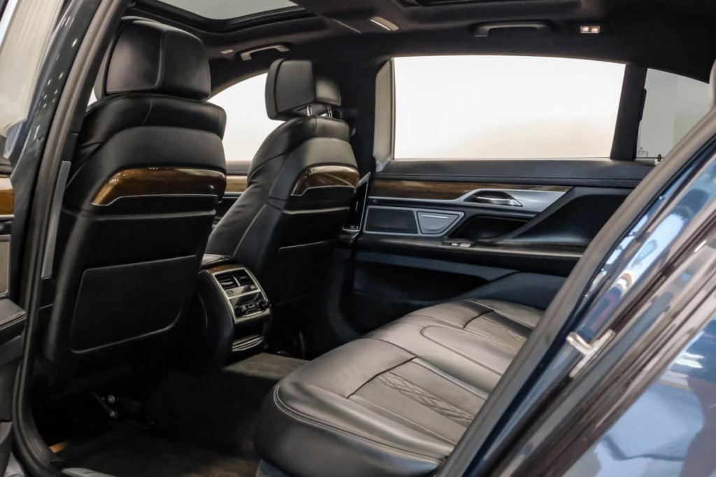 2016 BMW 7 Series Image 48