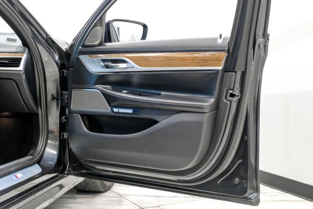 2016 BMW 7 Series Image 55