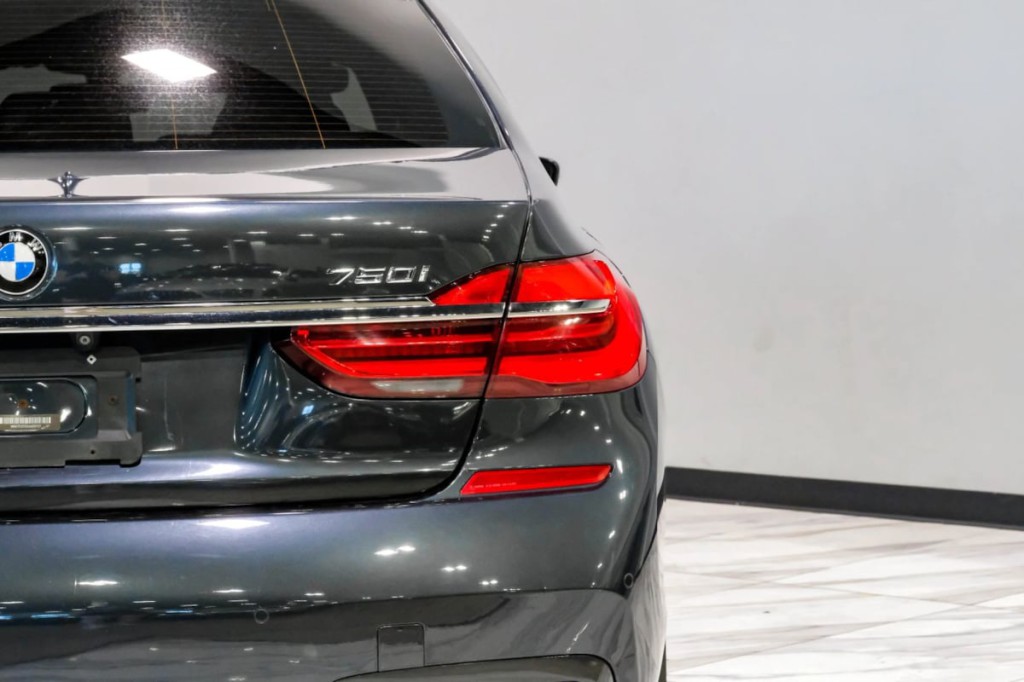 2016 BMW 7 Series Image 60