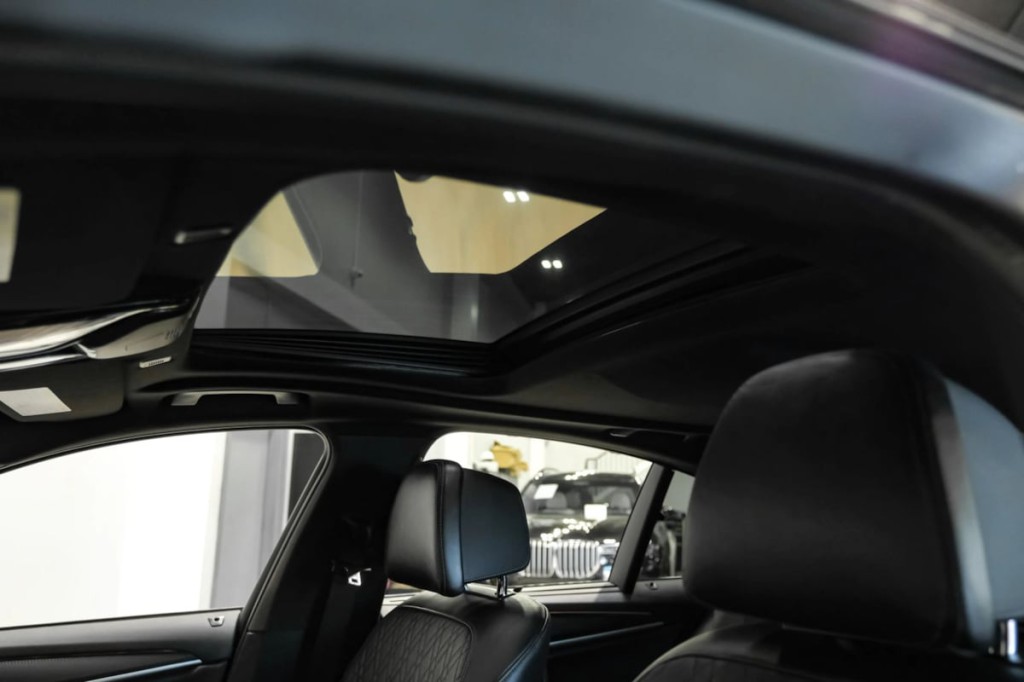 2021 BMW 5 Series Image 6