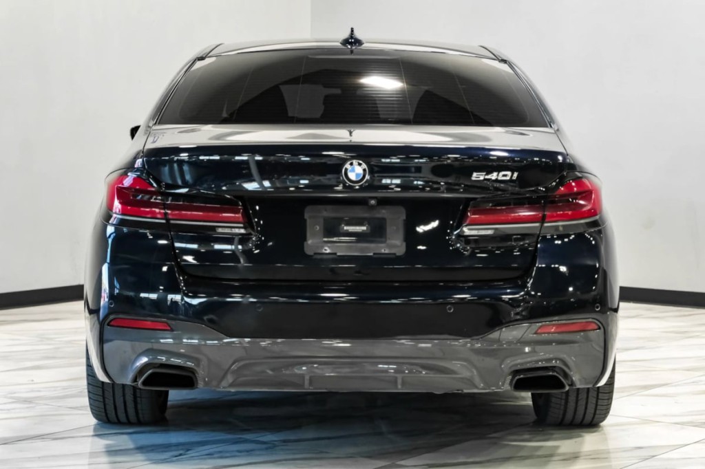 2021 BMW 5 Series Image 12