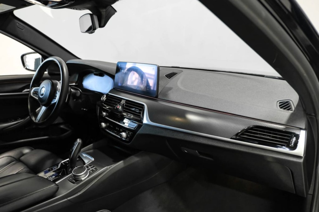2021 BMW 5 Series Image 16