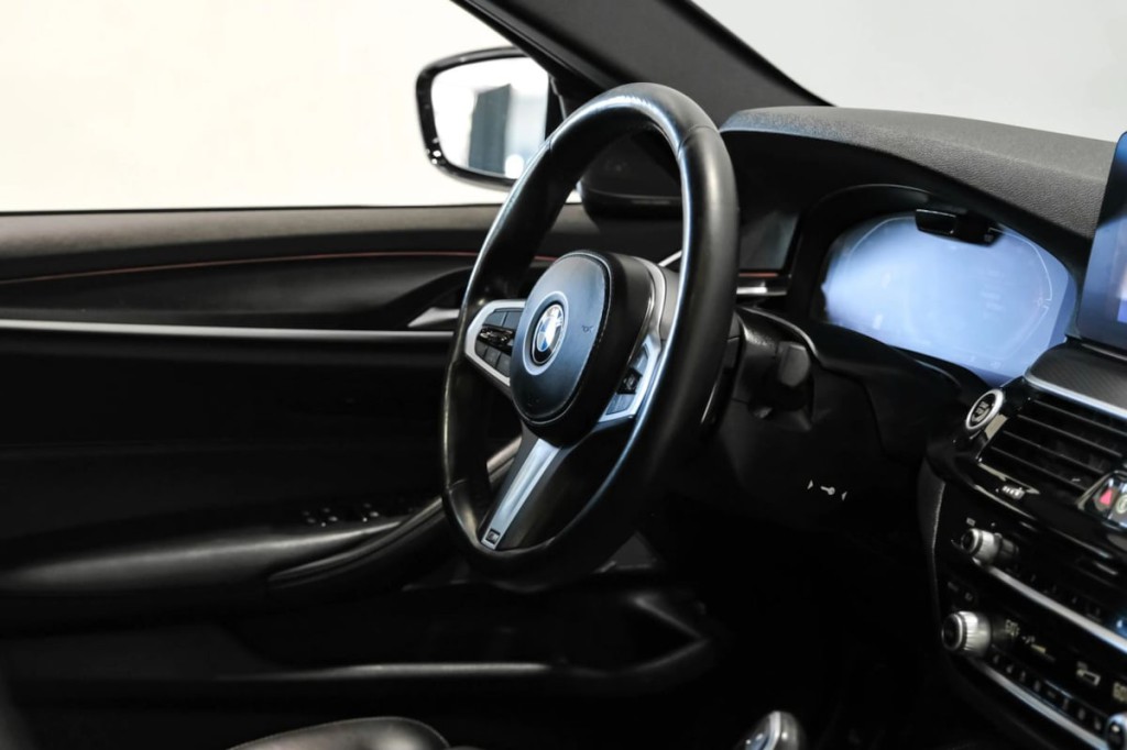 2021 BMW 5 Series Image 17