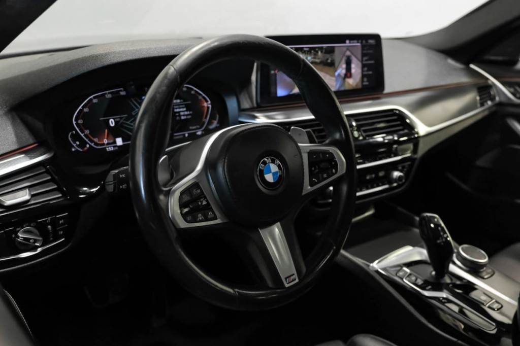 2021 BMW 5 Series Image 19