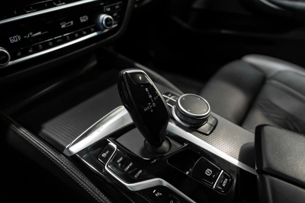 2021 BMW 5 Series Image 26