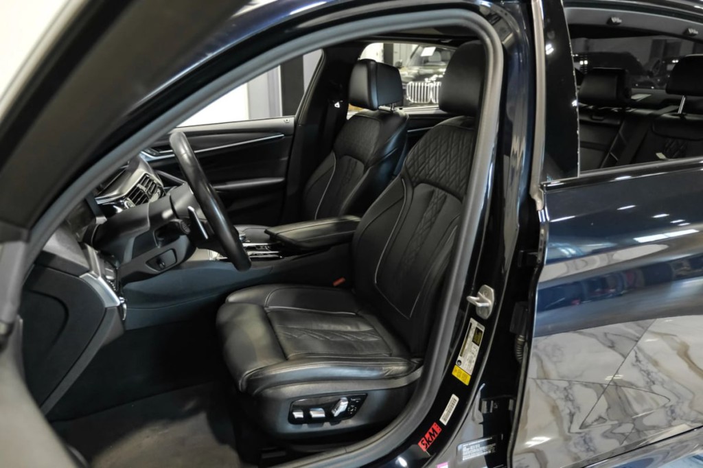 2021 BMW 5 Series Image 30