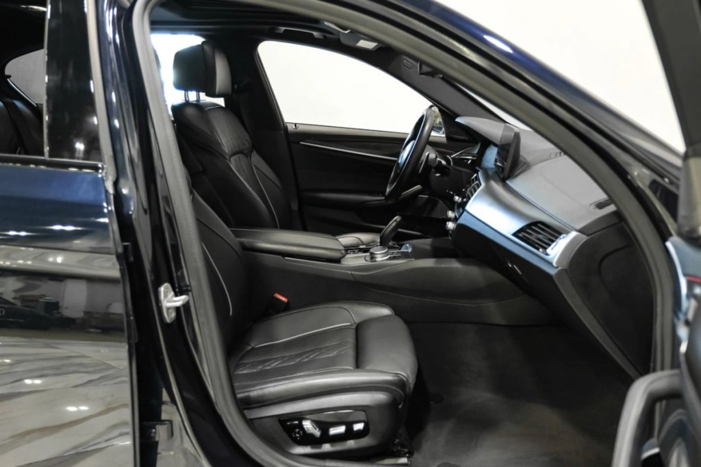 2021 BMW 5 Series Image 31