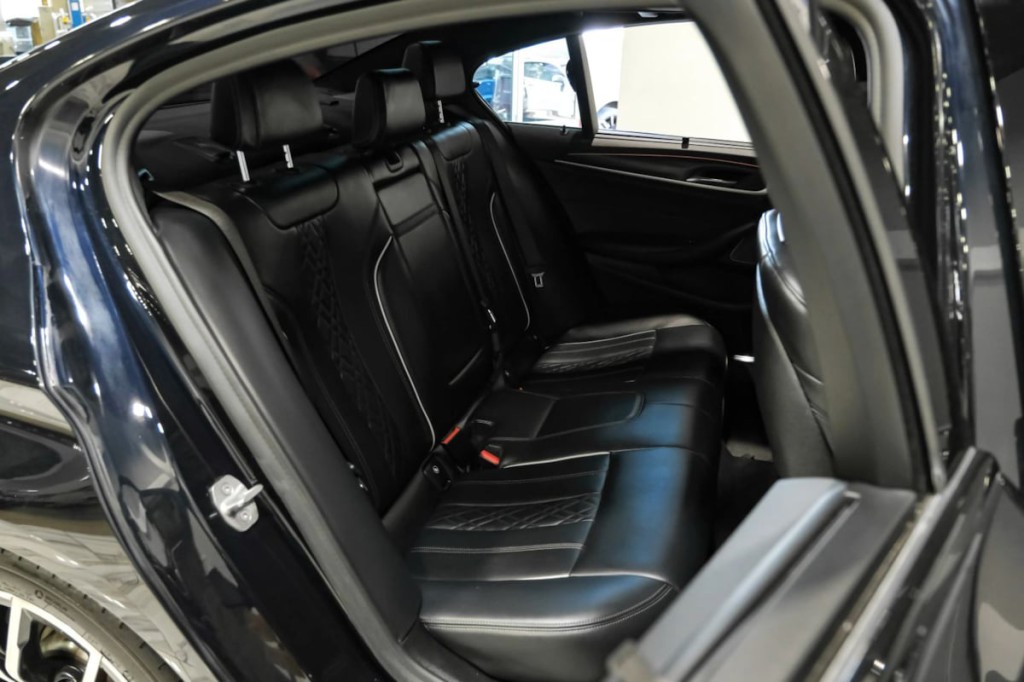 2021 BMW 5 Series Image 33