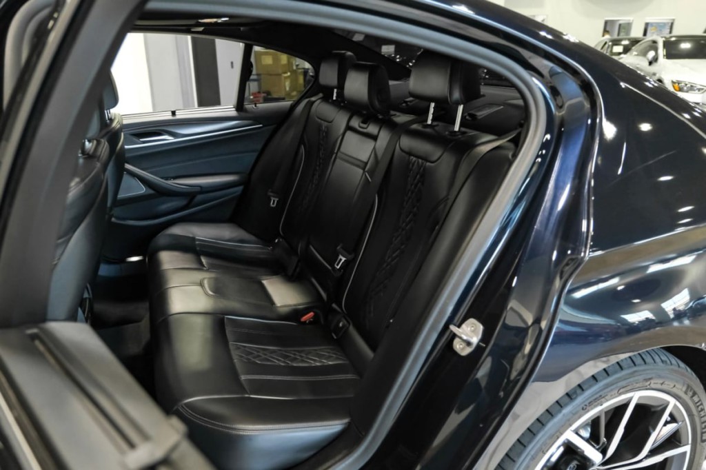 2021 BMW 5 Series Image 36
