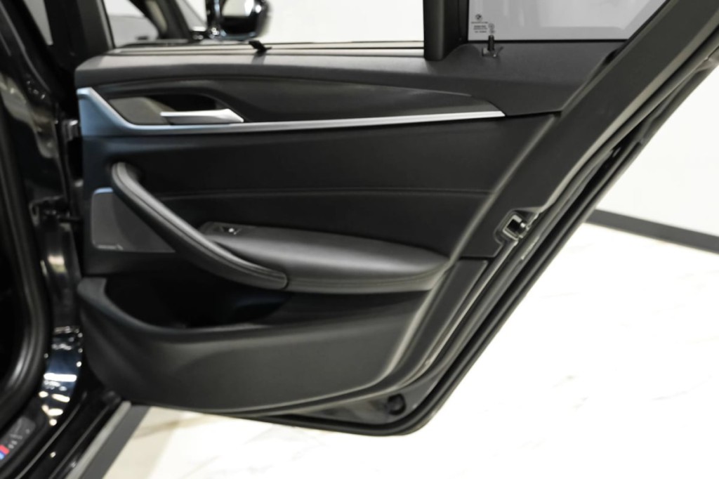 2021 BMW 5 Series Image 43