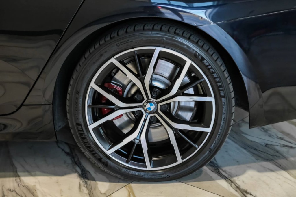2021 BMW 5 Series Image 55