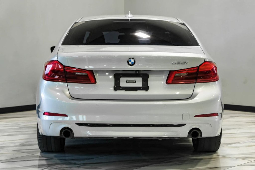 2017 BMW 5 Series Image 11