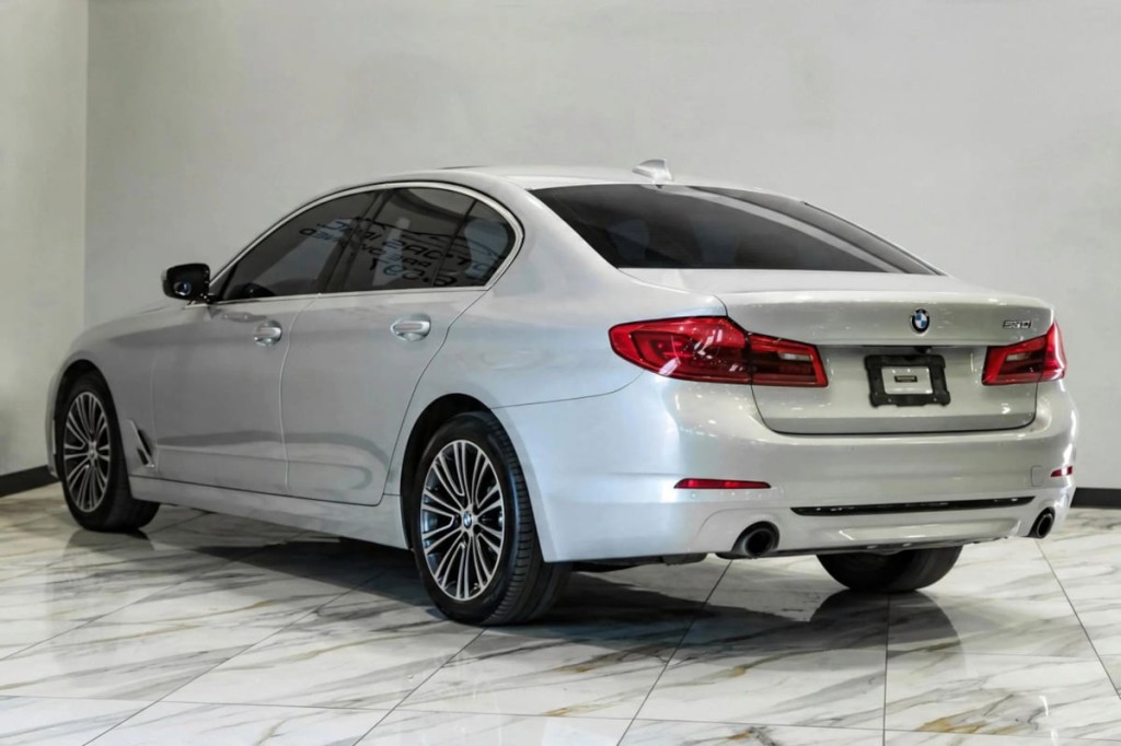 2017 BMW 5 Series Image 12