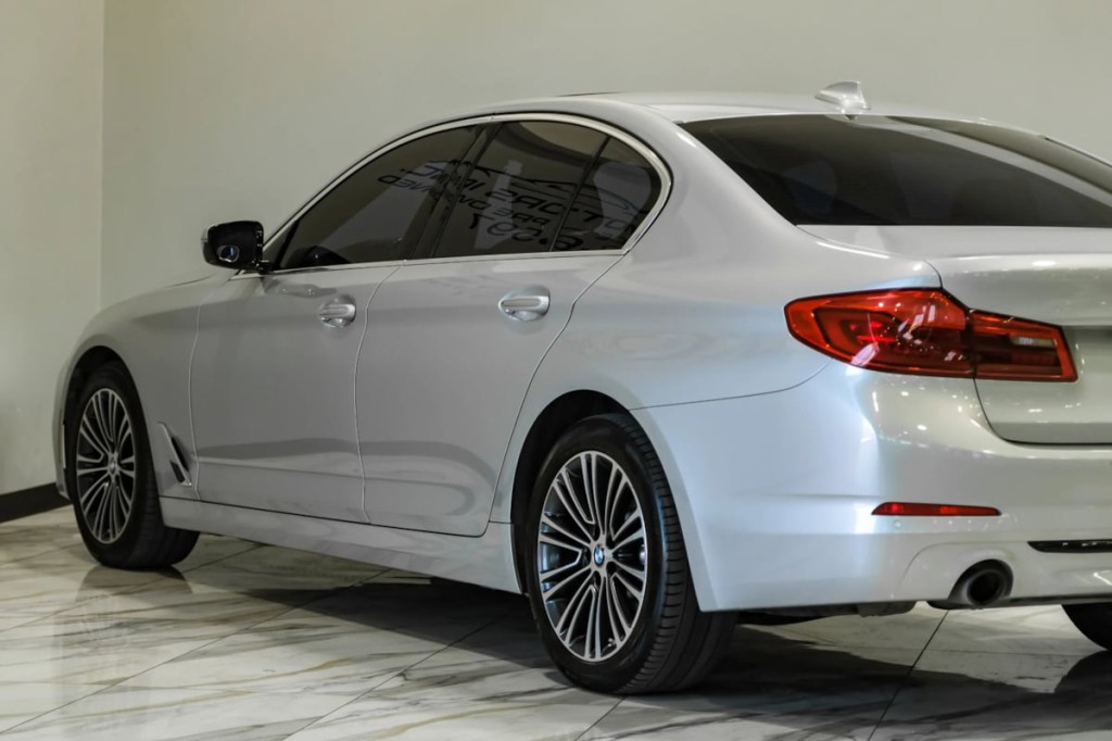 2017 BMW 5 Series Image 13