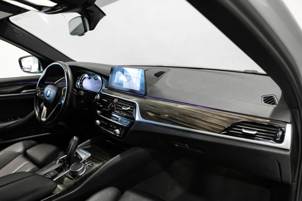 2017 BMW 5 Series Image 15