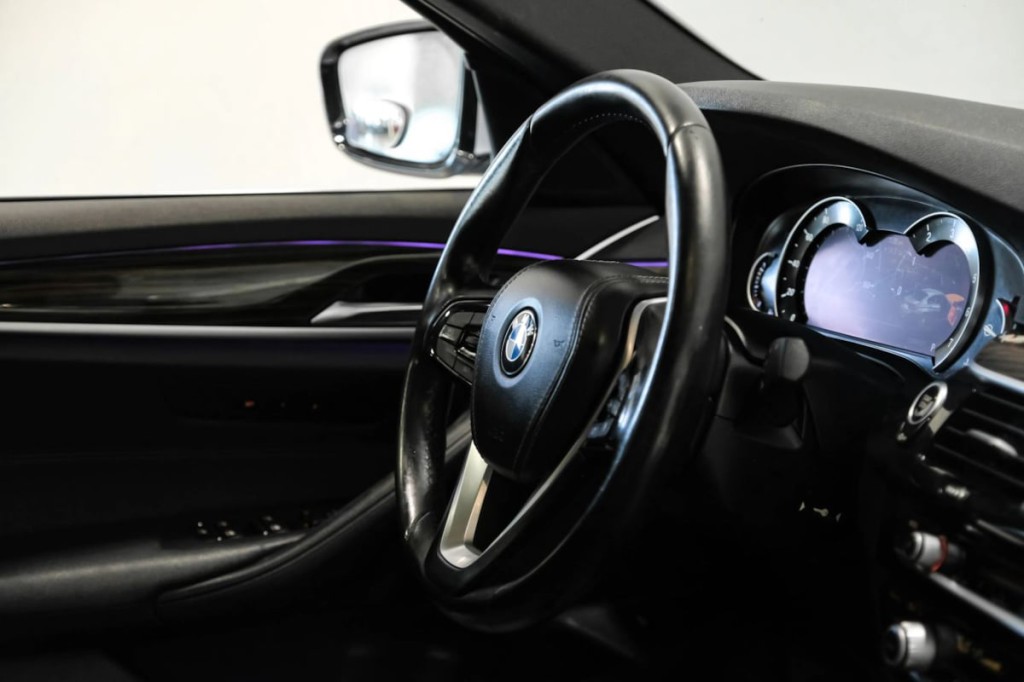 2017 BMW 5 Series Image 16