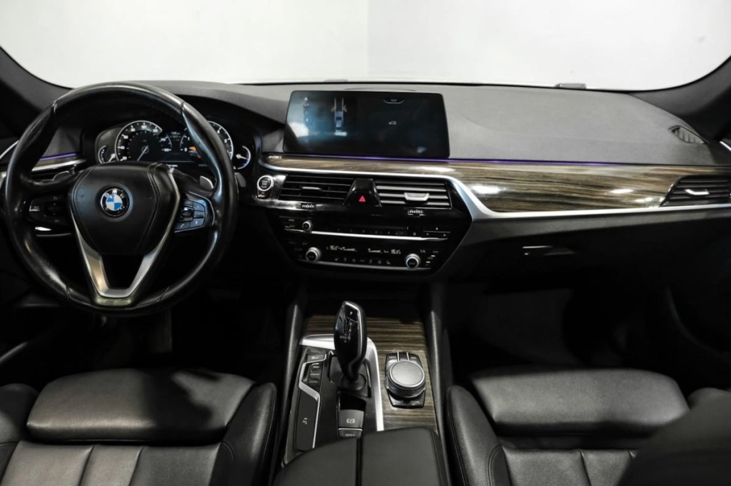 2017 BMW 5 Series Image 17