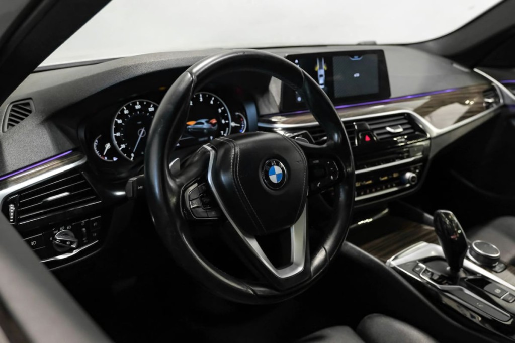 2017 BMW 5 Series Image 18