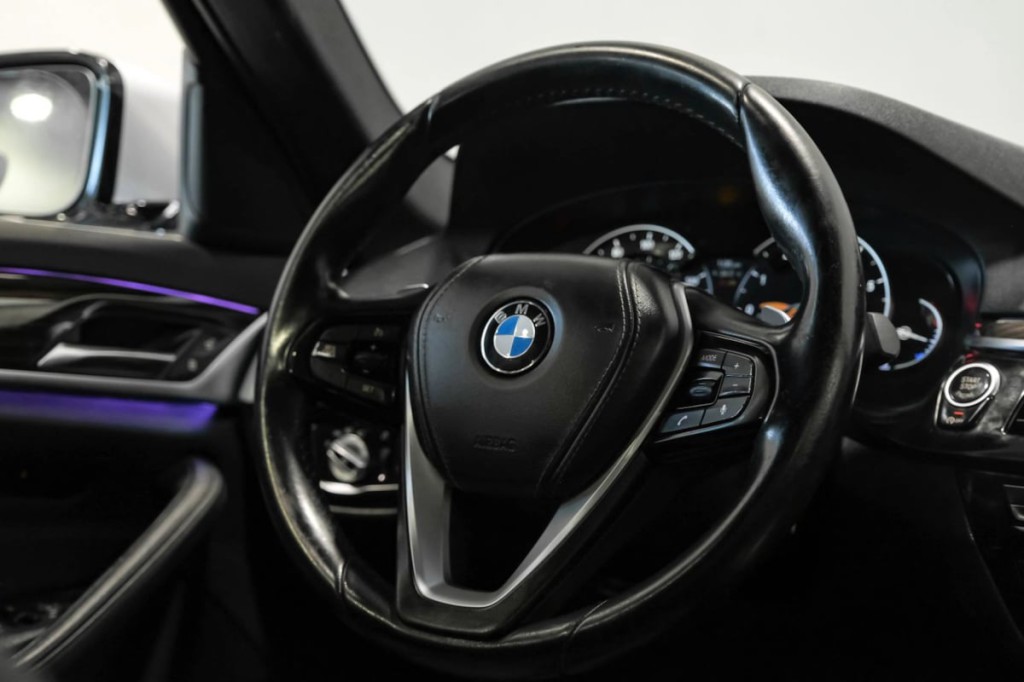 2017 BMW 5 Series Image 19
