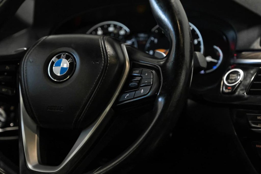 2017 BMW 5 Series Image 21