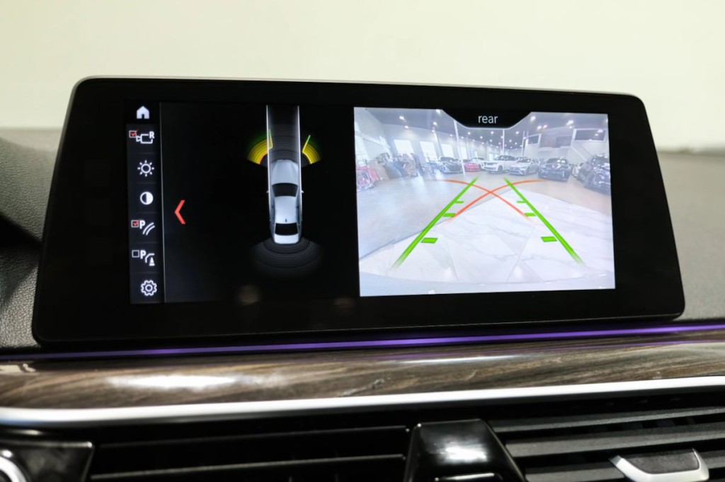 2017 BMW 5 Series Image 24