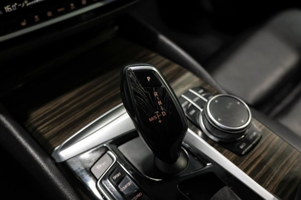2017 BMW 5 Series Image 27