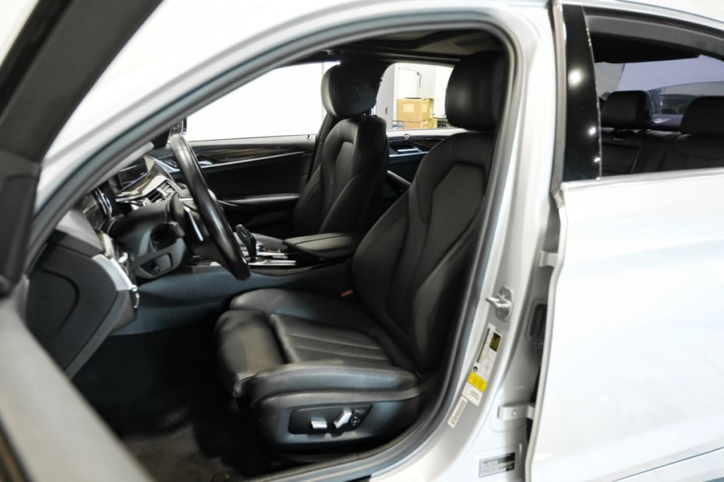 2017 BMW 5 Series Image 31