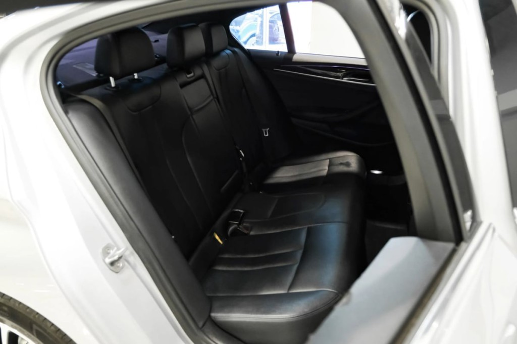 2017 BMW 5 Series Image 34