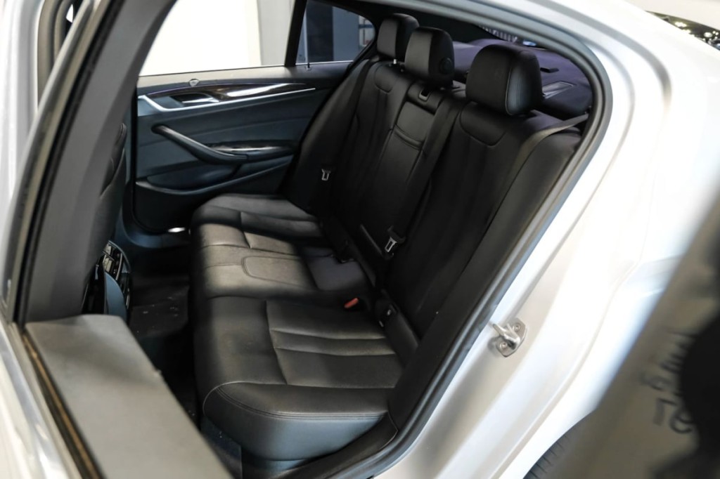 2017 BMW 5 Series Image 37