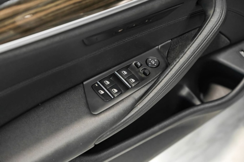 2017 BMW 5 Series Image 41