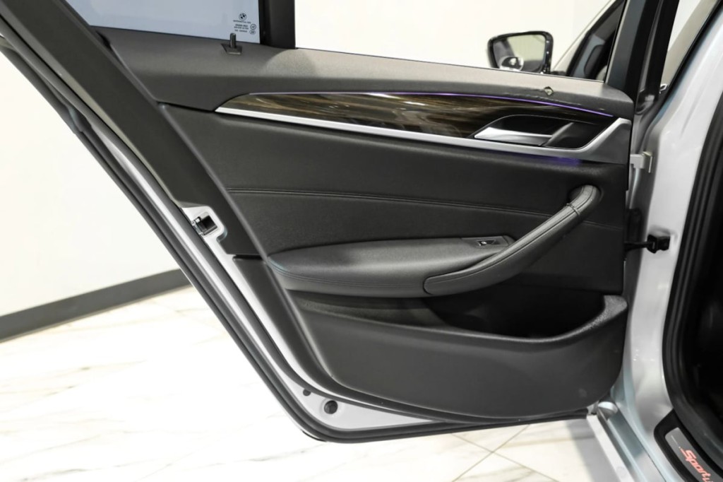 2017 BMW 5 Series Image 43