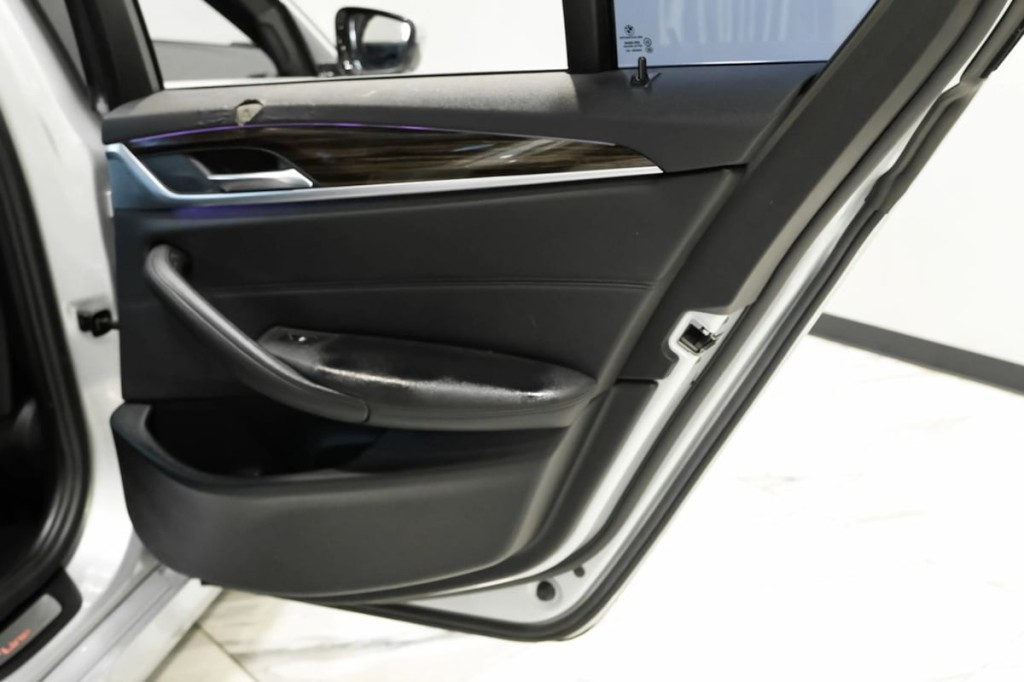 2017 BMW 5 Series Image 44