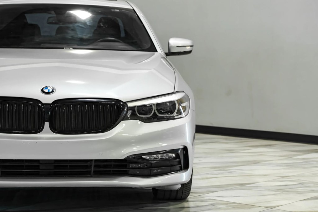 2017 BMW 5 Series Image 45