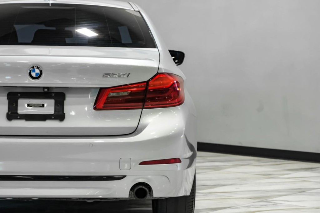 2017 BMW 5 Series Image 46