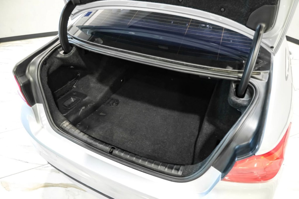 2017 BMW 5 Series Image 50