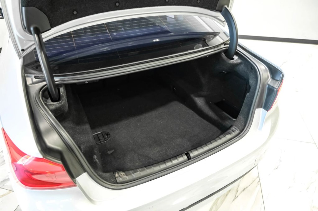 2017 BMW 5 Series Image 51