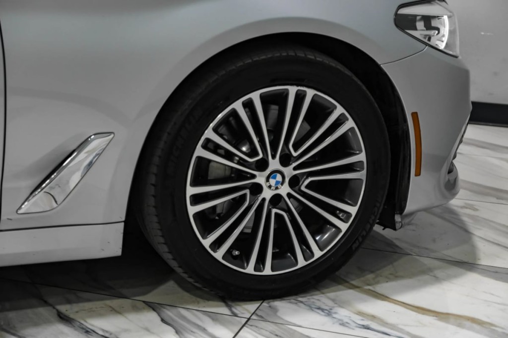 2017 BMW 5 Series Image 53