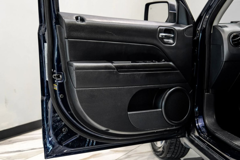 2016 Jeep Patriot Image 36