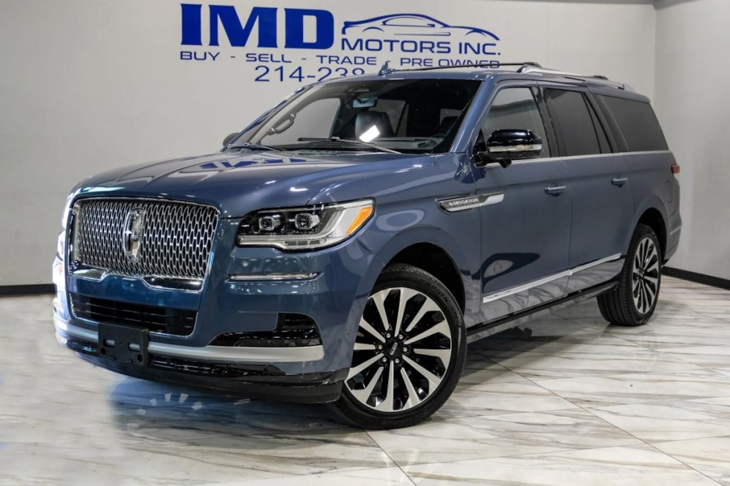 2022 Lincoln Navigator Image 2