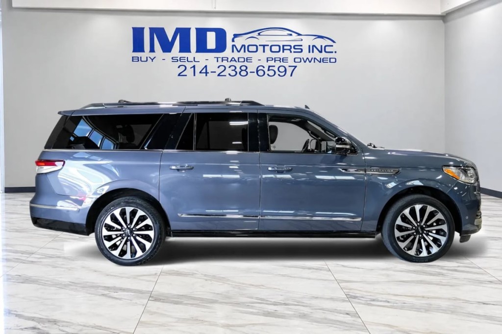 2022 Lincoln Navigator Image 9