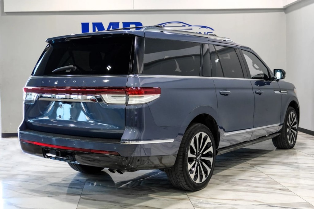2022 Lincoln Navigator Image 10