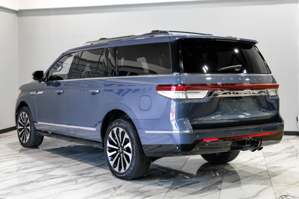 2022 Lincoln Navigator Image 12